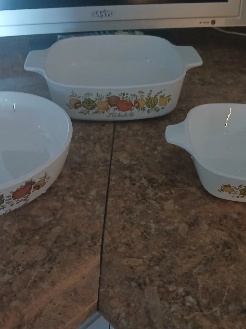Pyrex White Autumn Harvest Floral Fruit Casserole & Baking Dish Set